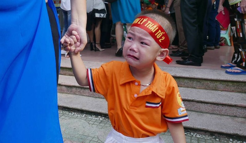 Chum anh nuoc mat nhu mua ngay dau tien be den truong